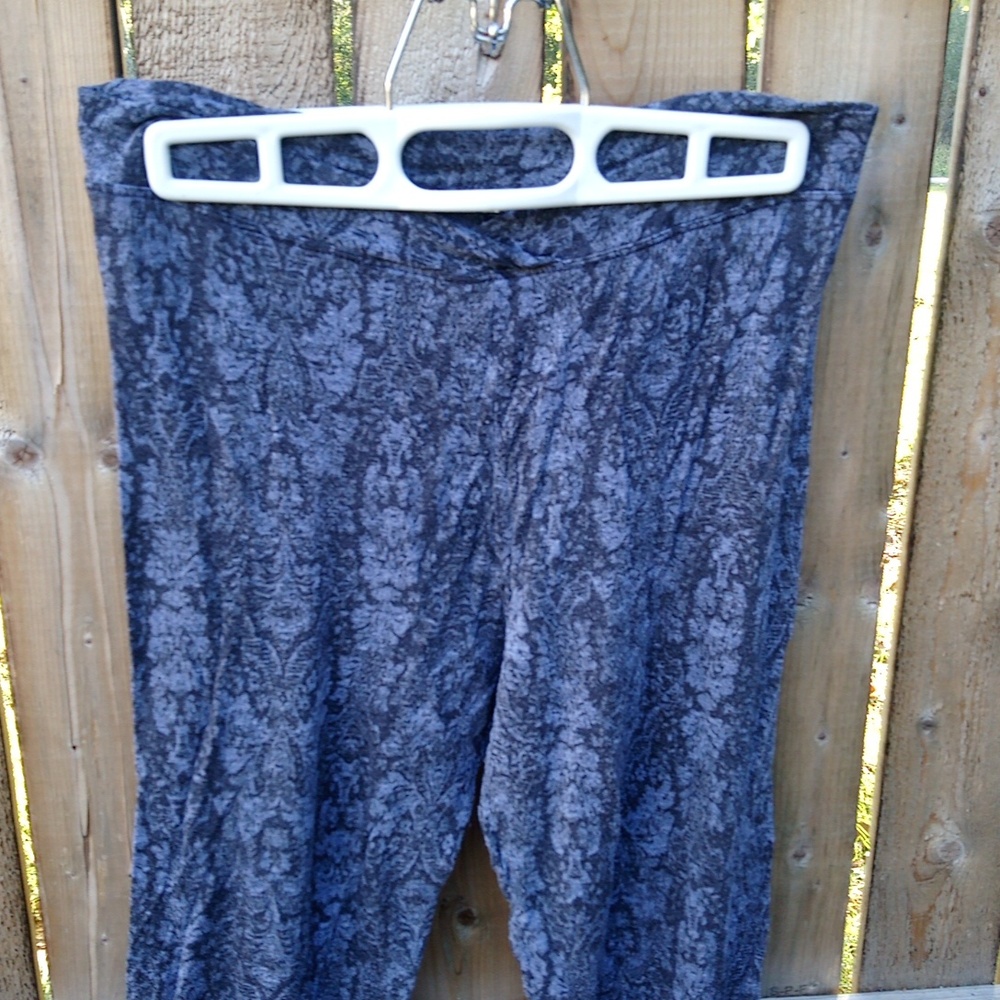 Cuddle Duds Patterned Lightweight Stretchy Soft C… - image 4